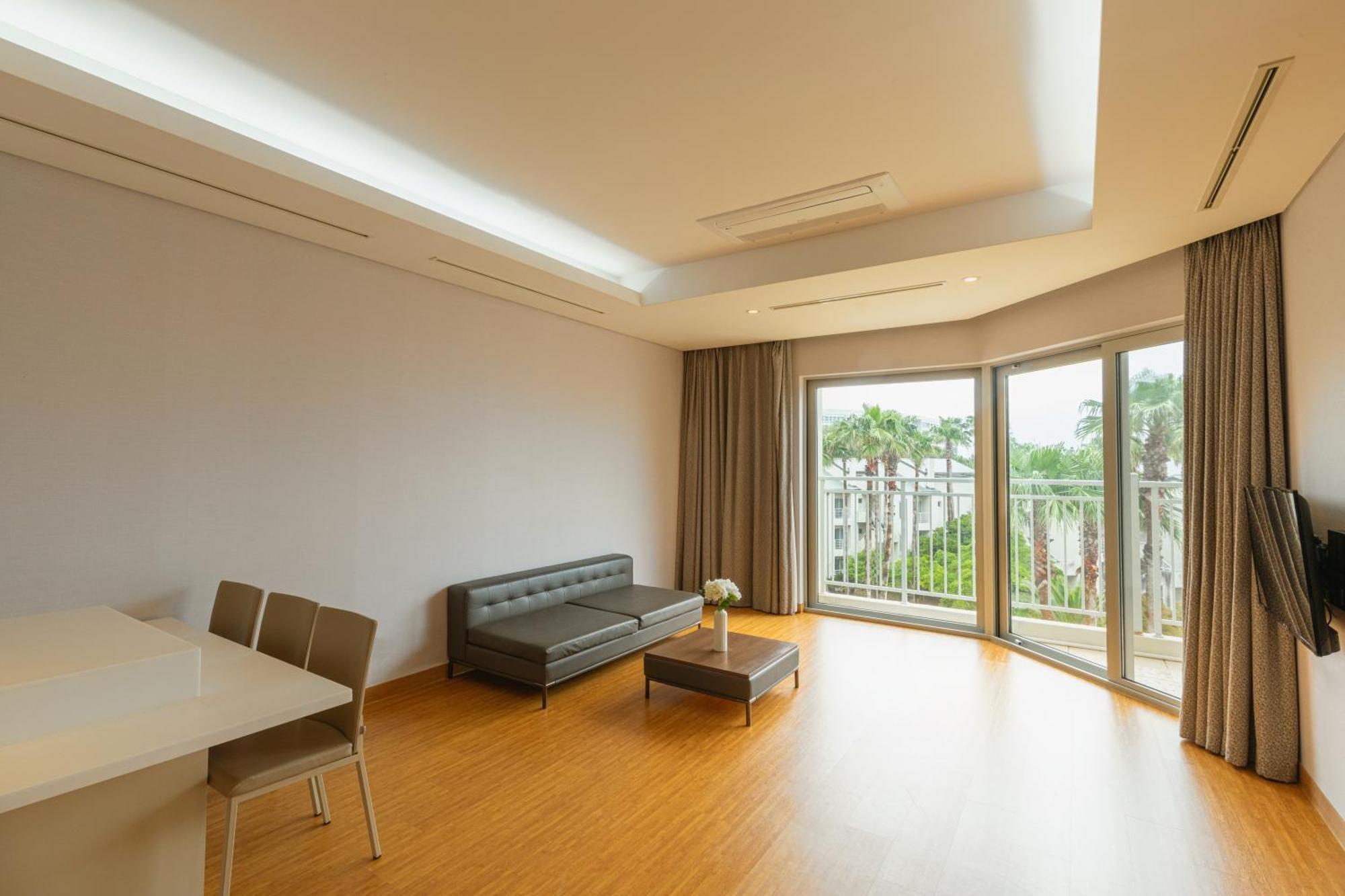 Sono Calm Jeju Hotel Seogwipo Exterior photo